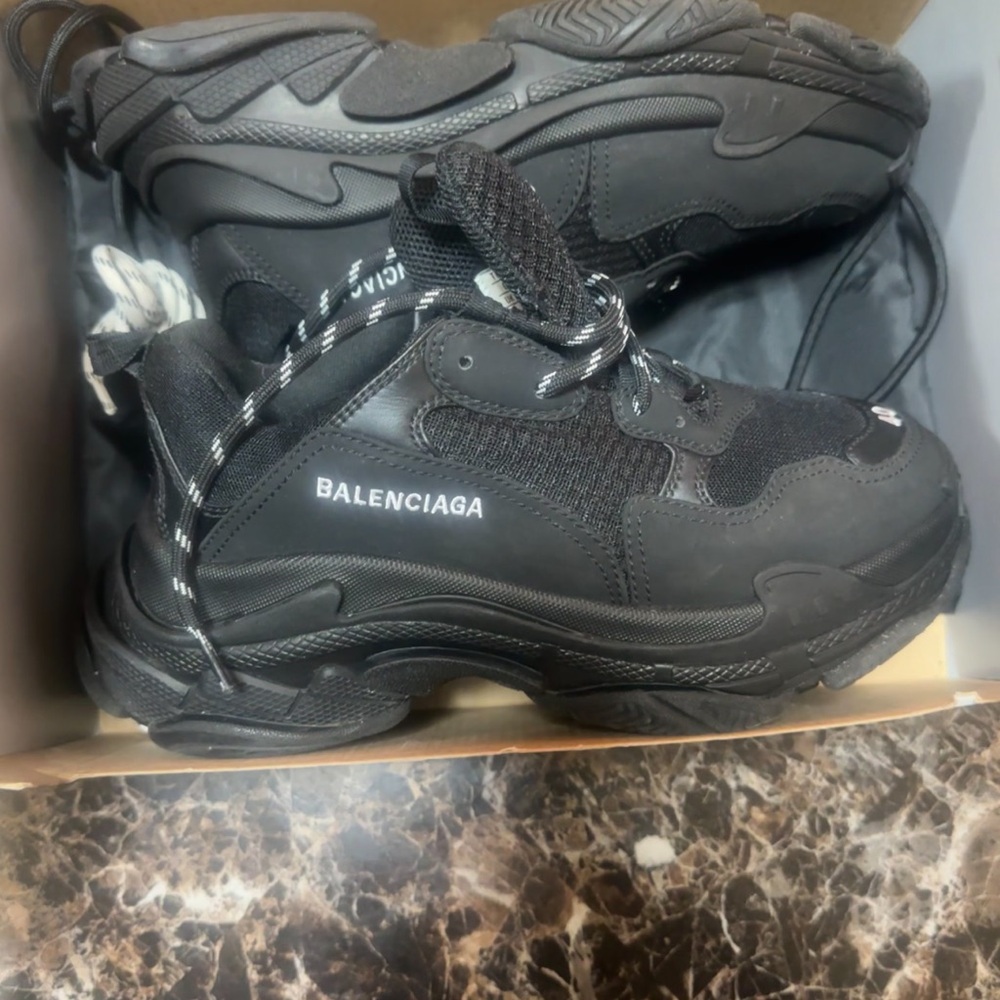 Balenciaga White Box - Picture 2 of 6